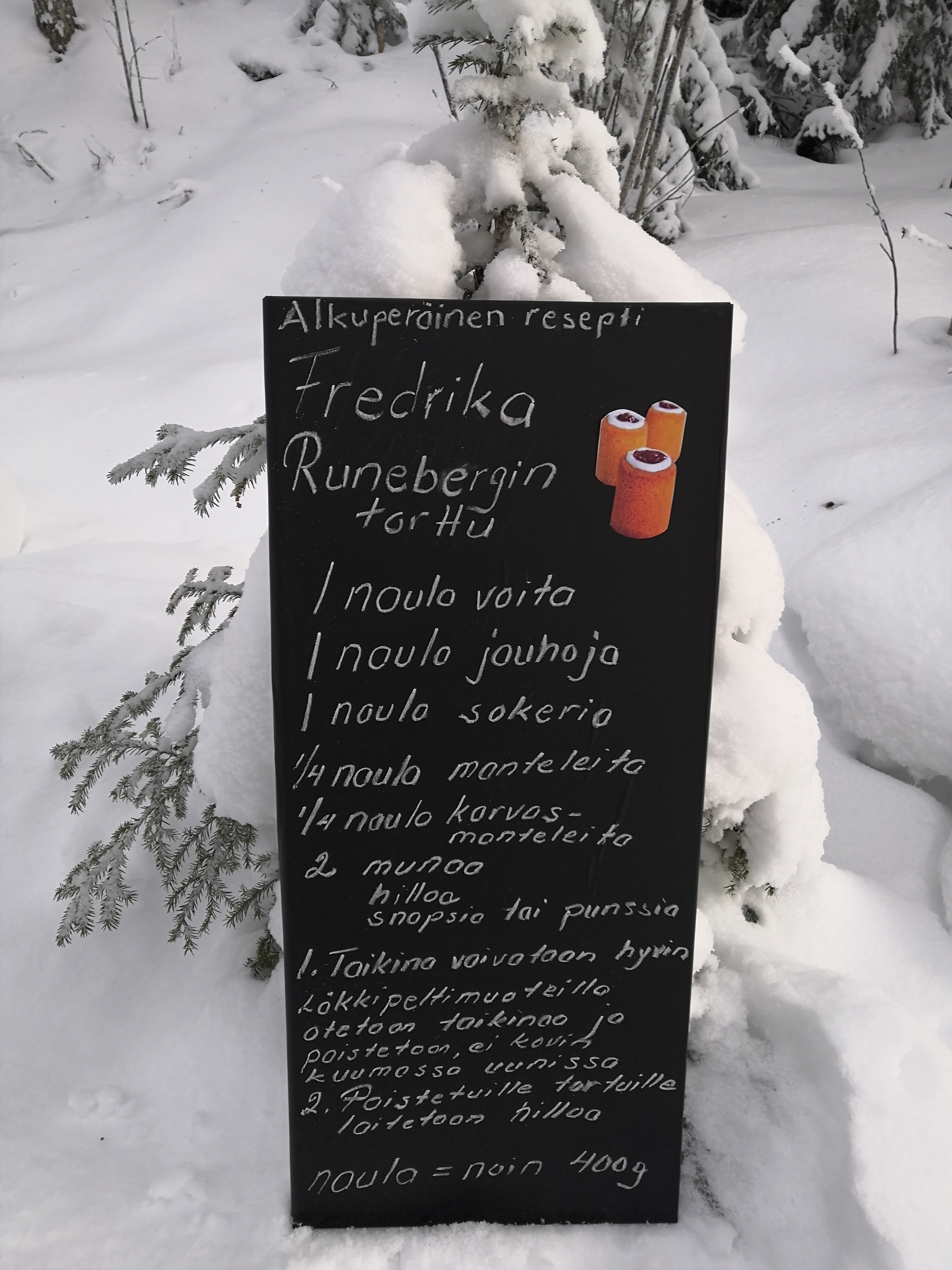 Runebergin päivän aamuhartaus ja Runebergin torttujen leipomislive (osallistuminen etäyhteyksin) ohje ja kuva tortuista