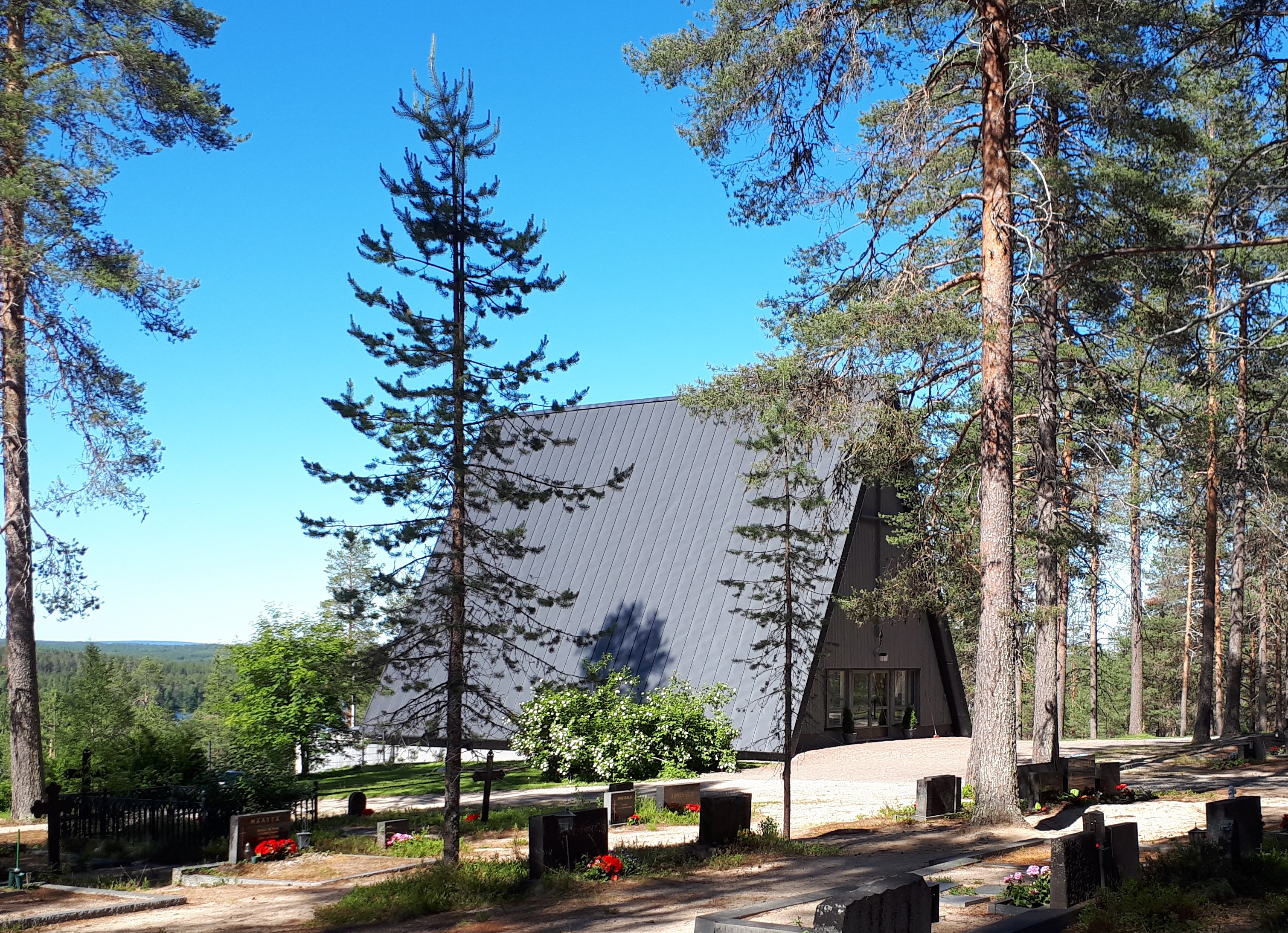 Maakirkko ja Kaakkurivaaran siunauskappelin 60-vuotisjuhla Kuvassa on siunauskappeli